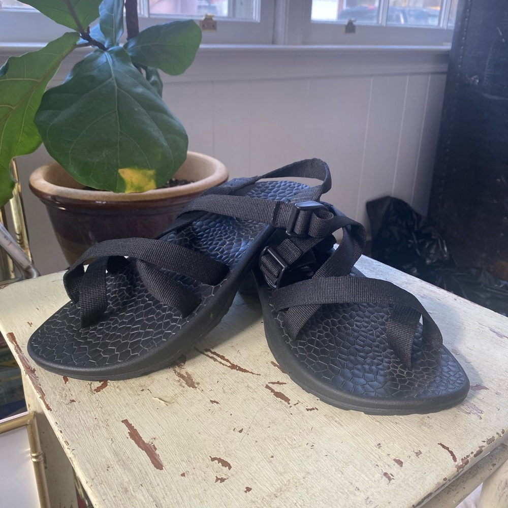 Black chacos